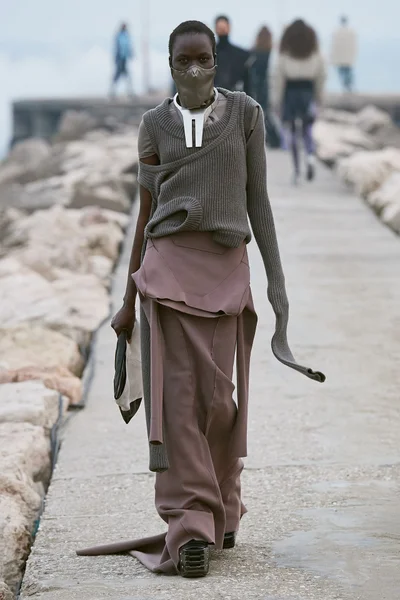 Look 24